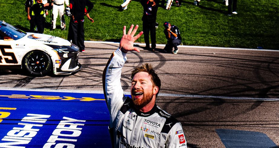 Reddick vê sorte sorrir no fim, dá bote em Larson e vence etapa da Nascar no Kansas