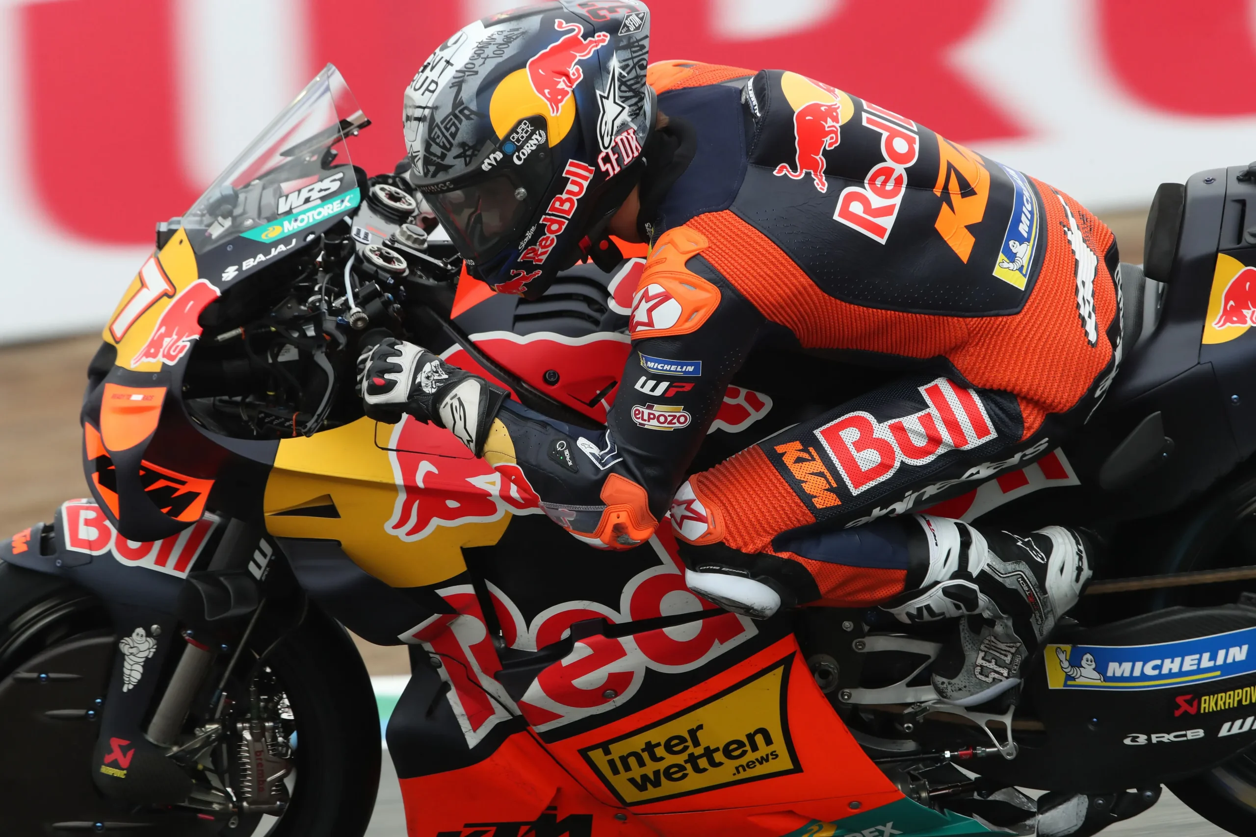Acosta celebra evolución de KTM tras un fin de semana “desastroso” en España