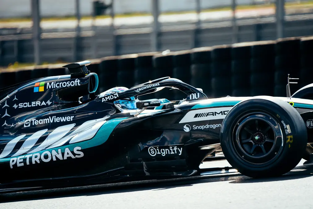 Russell y Piastri completan el primer día de test de Pirelli en Nürburgring