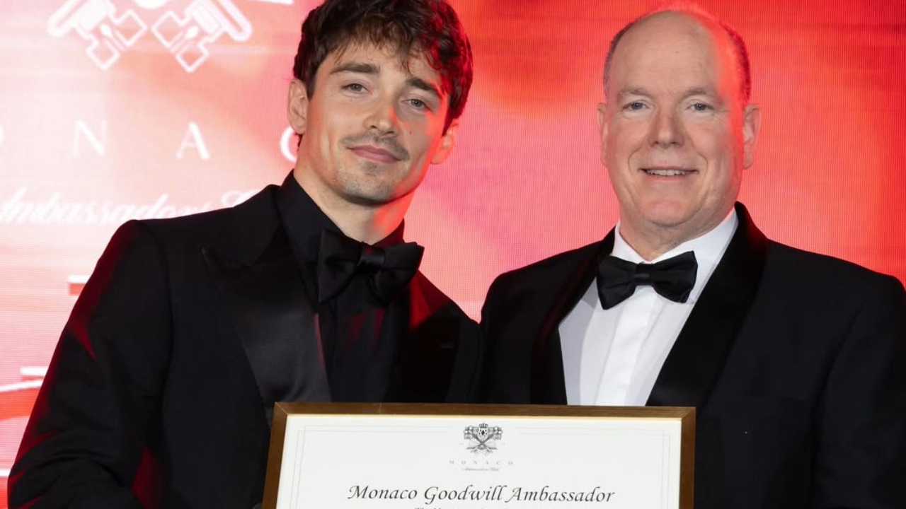 Leclerc recebe título de Embaixador da Boa Vontade das mãos de príncipe de Mônaco
