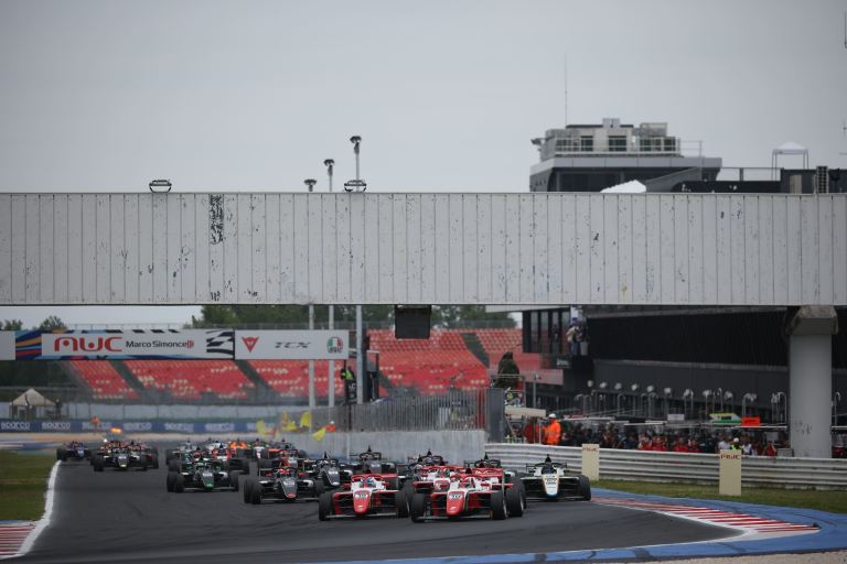 Aksoy, Sammalisto e Maccagnani vencem na abertura da F4 Italiana em Misano