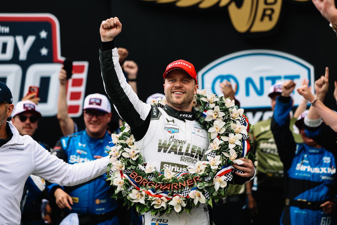 Rosenqvist afasta pecha de leão de treino e ruge na história de Indianápolis