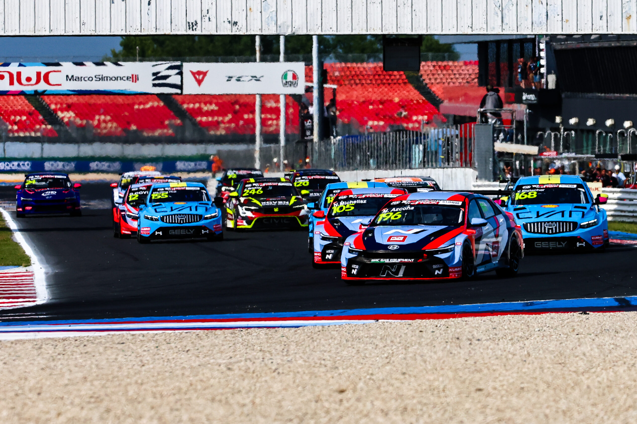 Guerrieri suma dos top diez en inicio del TCR World Tour en Misano