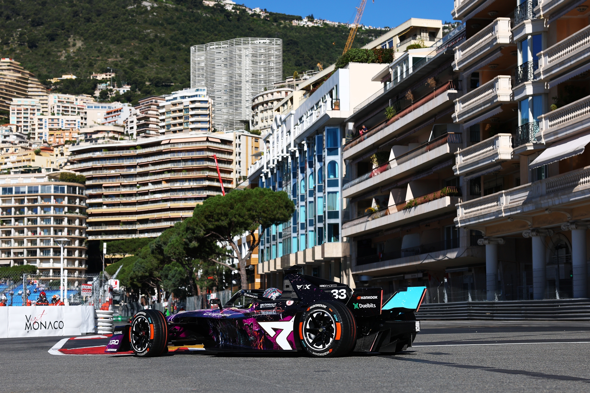 Ticktum cai para 12º lugar em Mônaco 1 por batida com Da Costa. Martí herda pódio