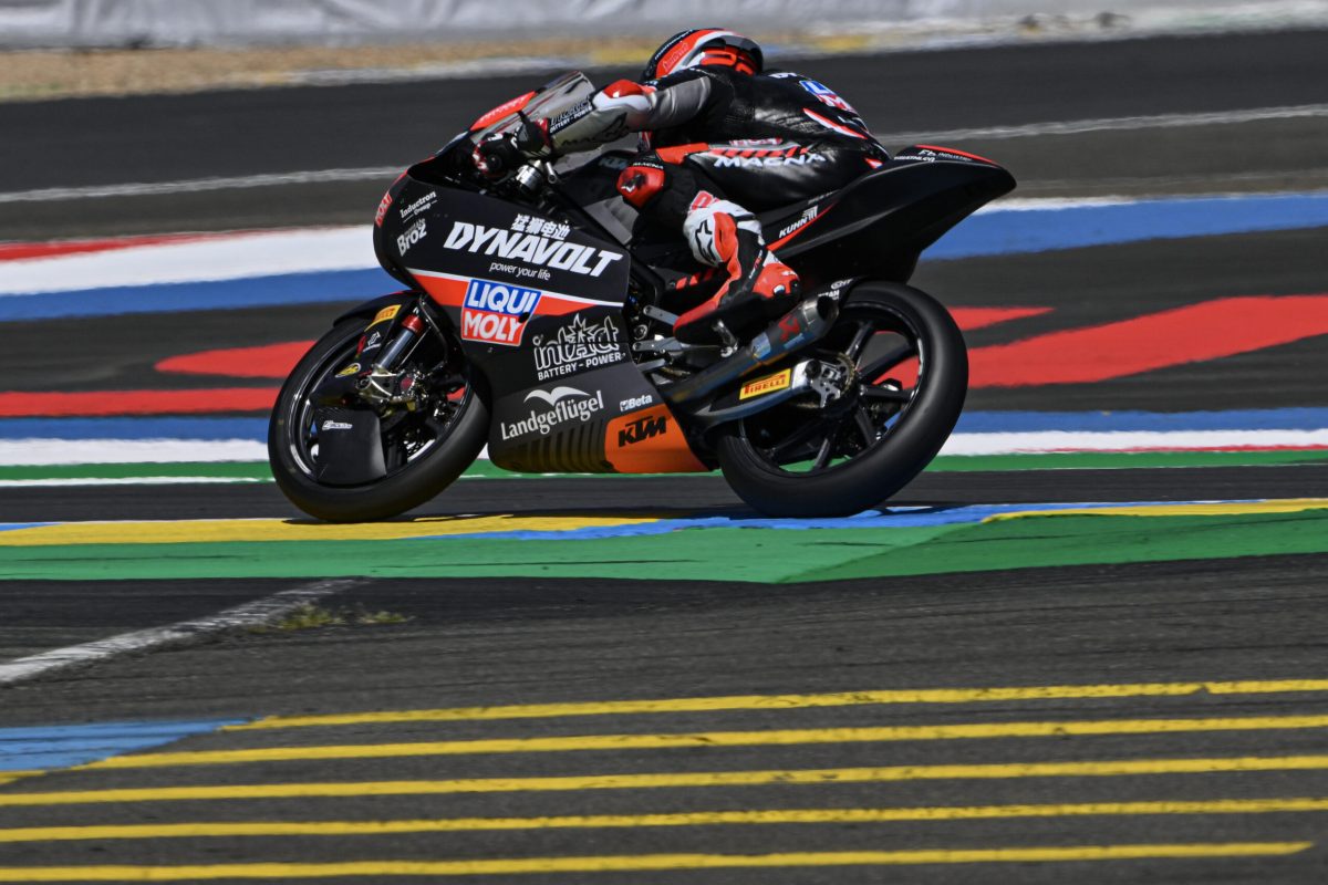 Muñoz é levado para hospital após acidente envolvendo três pilotos na Moto3