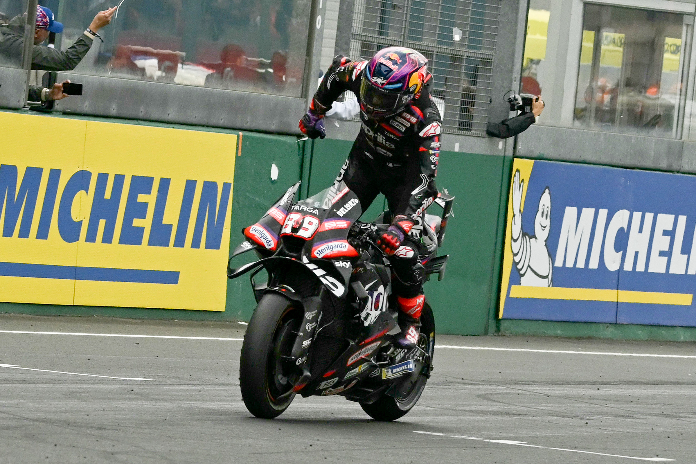 Martín supera Bezzecchi e varre fim de semana da MotoGP na França. Moreira abandona