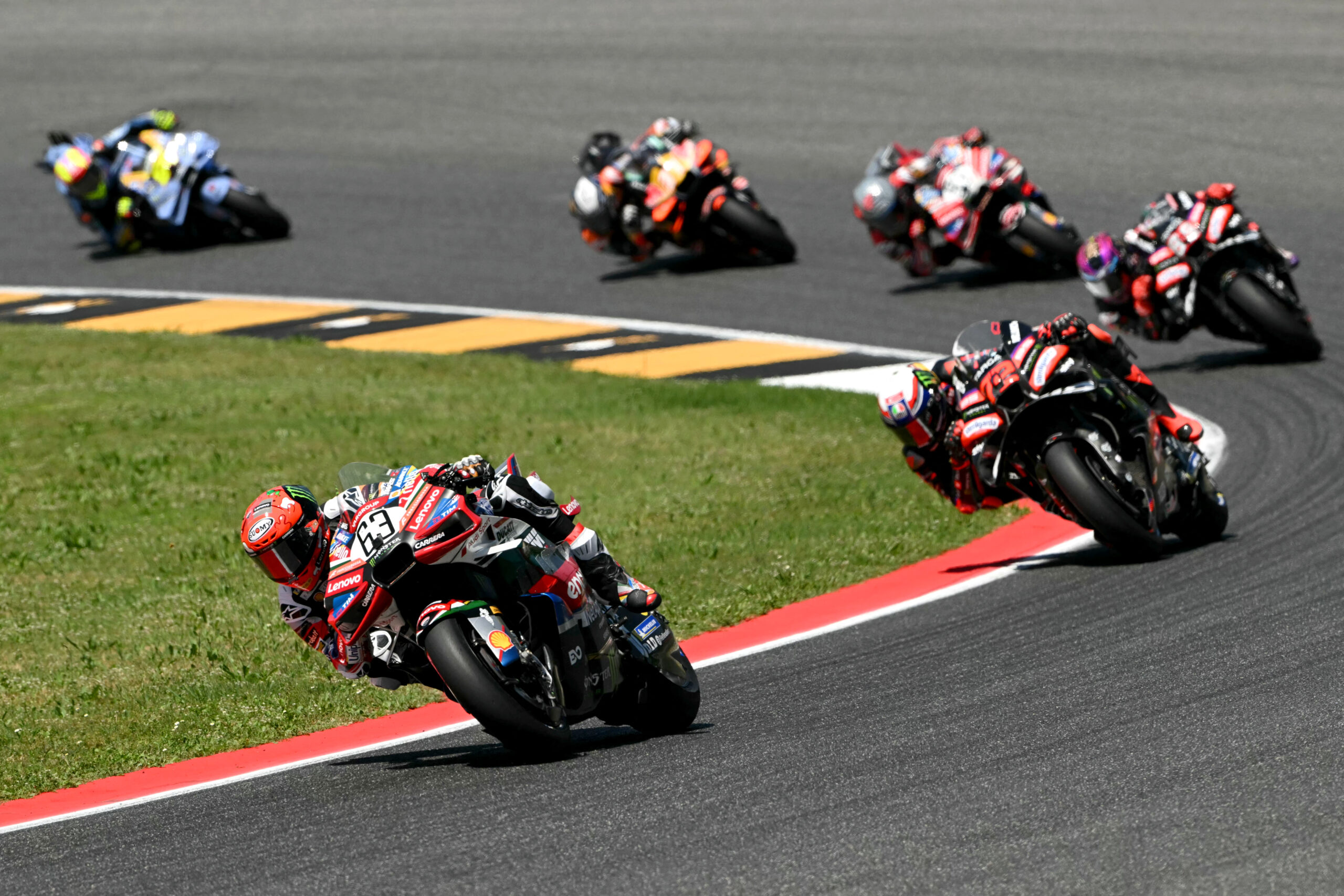 MotoGP encerra novela e chega a acordo com marcas para novo regulamento