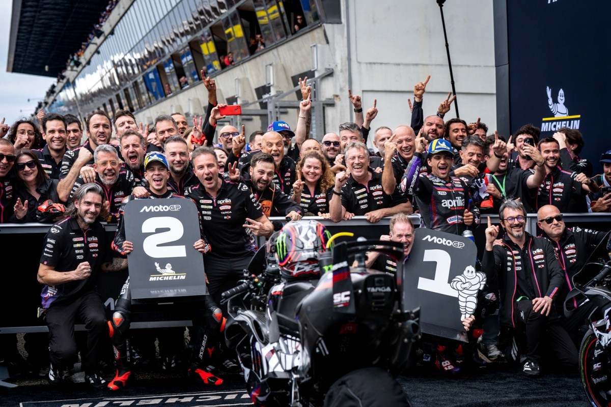 Lorenzo diz que “tudo pode acontecer” entre Bezzecchi e Martín, mas “Aprilia vai ganhar”