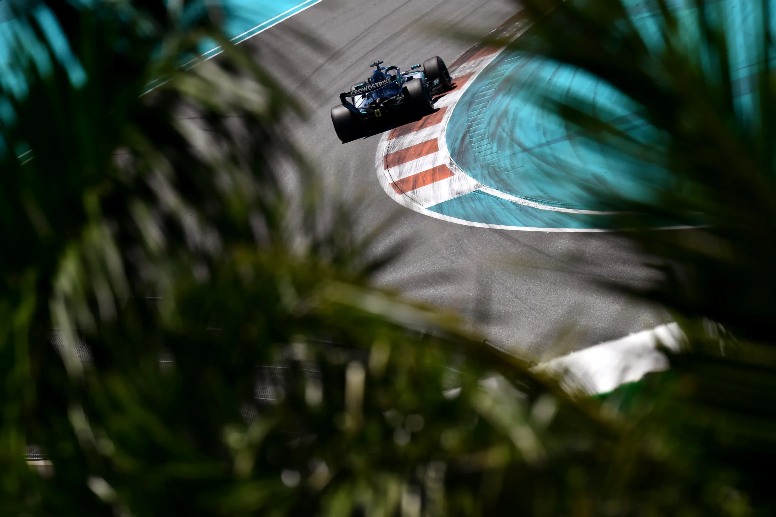 Mercedes elogia la pole de Antonelli en Miami y explica diferencia con Russell