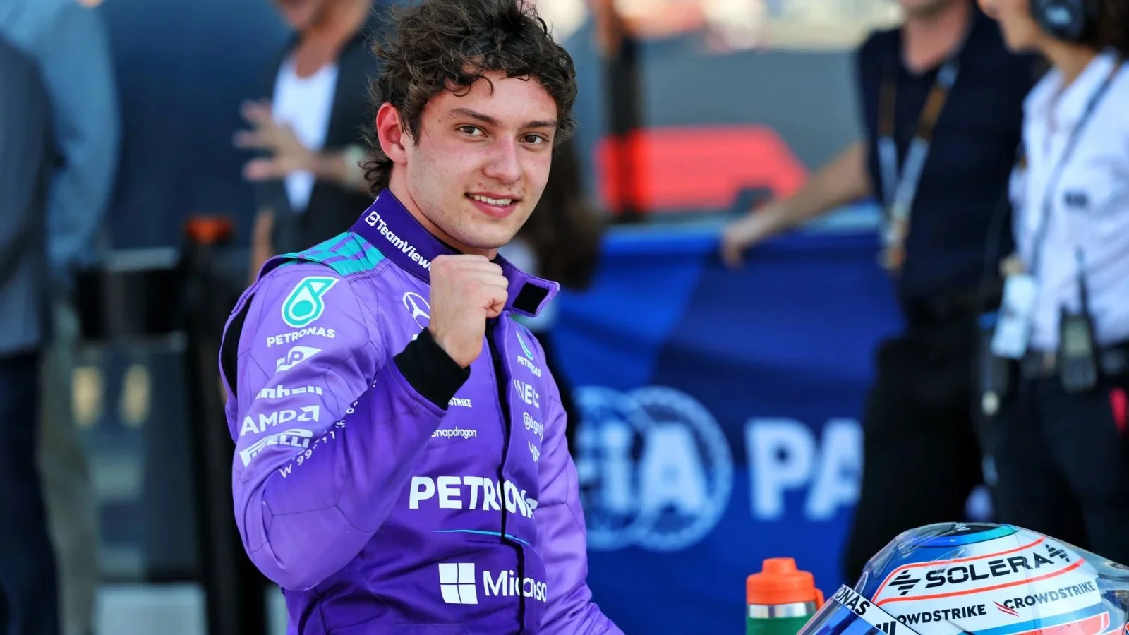 CEO de F1 protege a Antonelli de comparaciones “irrespetuosas” con Senna
