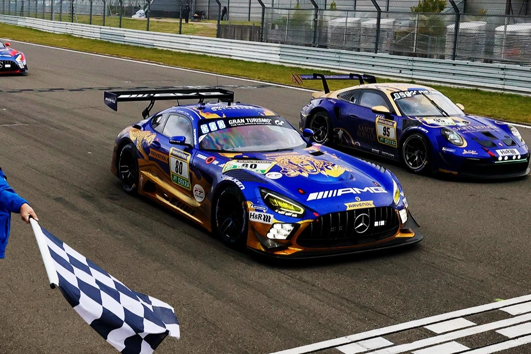 El Mercedes #80 gana las 24 Horas de Nürburgring; Verstappen abandona