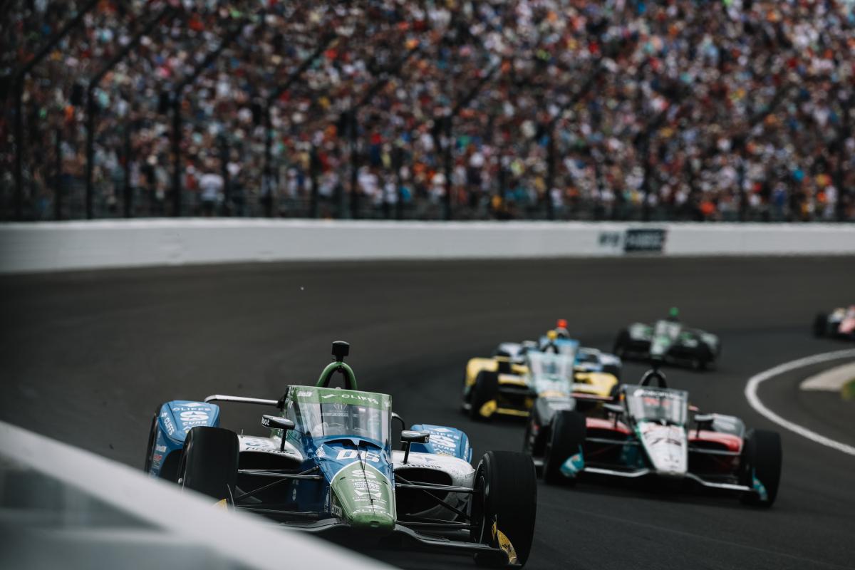 Castroneves supera marca de Foyt e bate novo recorde nas 500 Milhas de Indianápolis