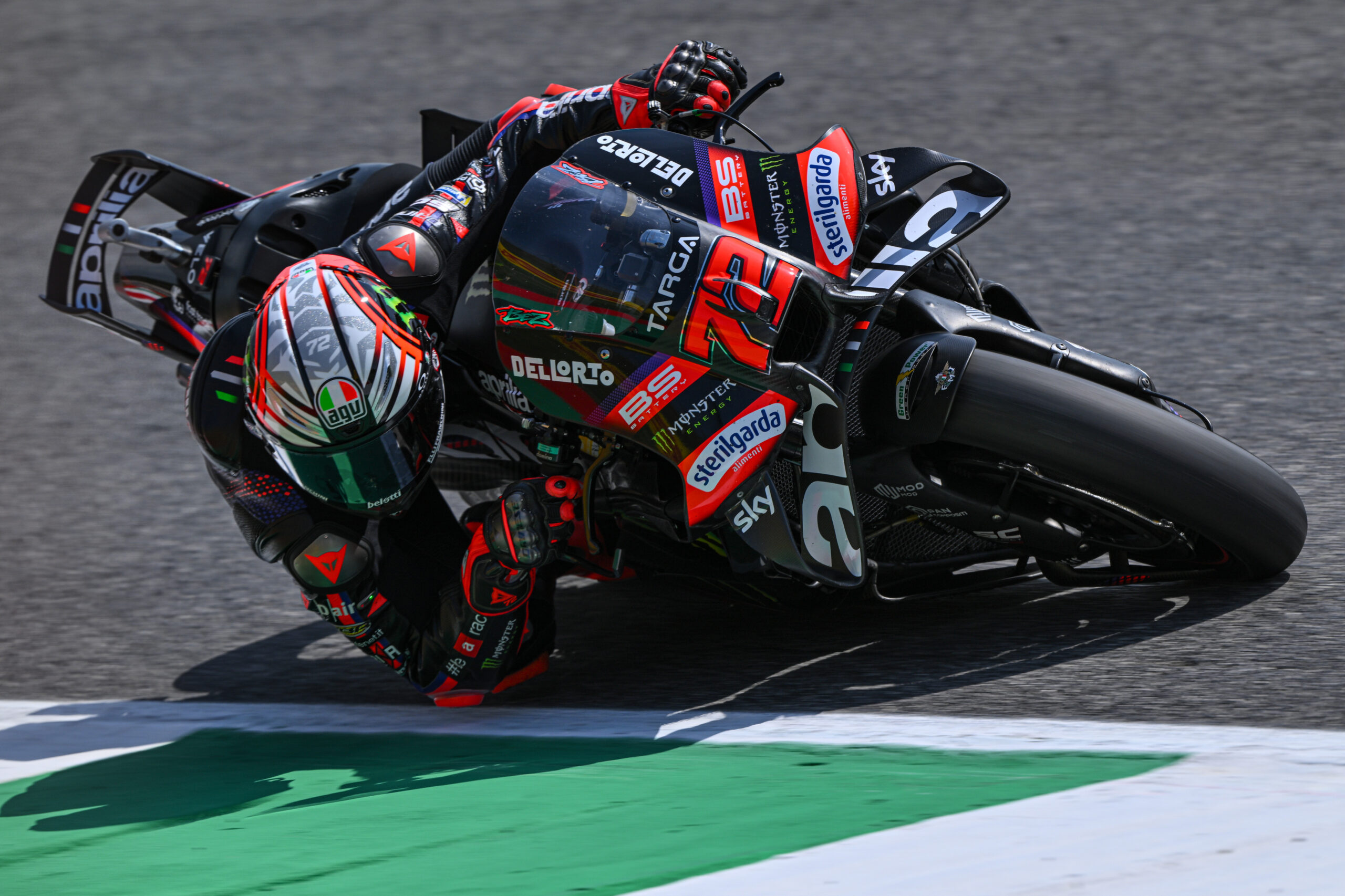 Bezzecchi bate recorde, garante pole e lidera domínio da Aprilia na Itália. Moreira é 8º