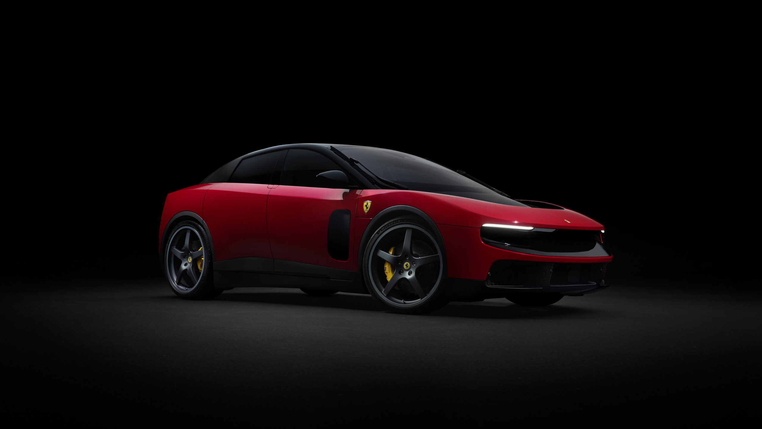 “Espero que tirem emblema”: Ex-presidente da Ferrari detona lançamento de 1º carro elétrico