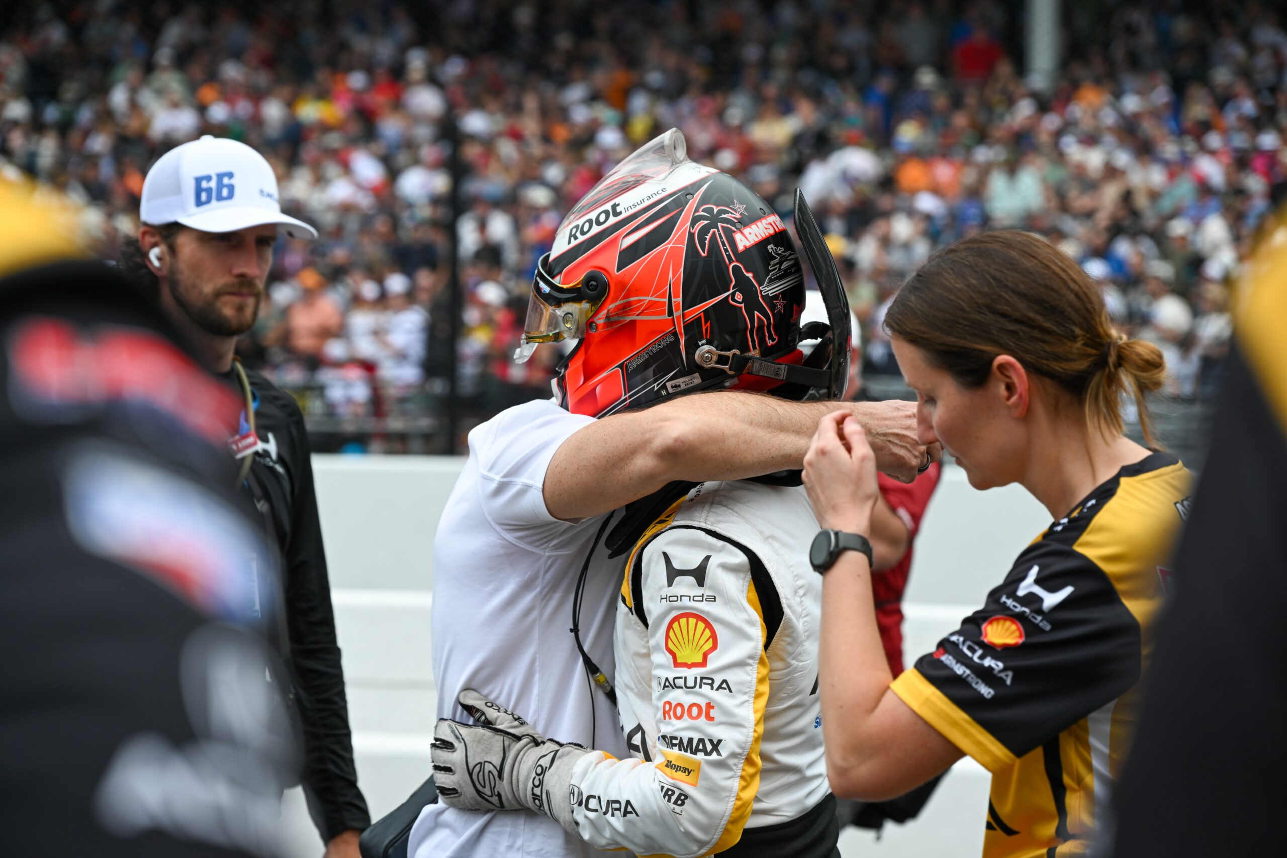 Armstrong lastima 5° lugar na Indy 500: “Tirei o pé para não bater em Rosenqvist”
