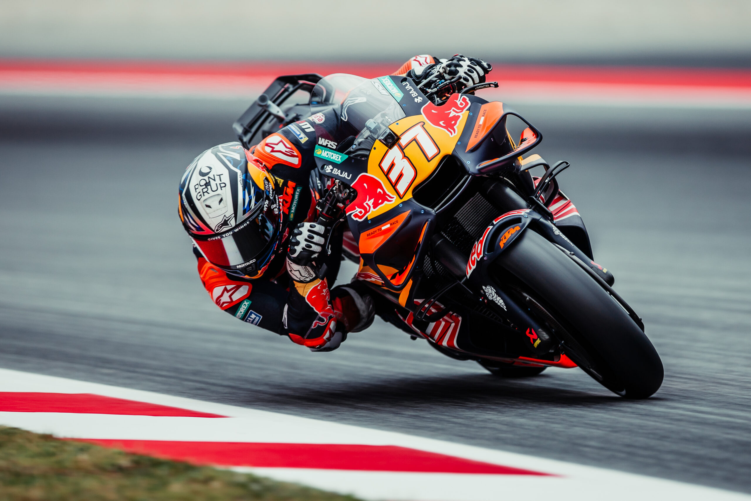 Acosta confirma força da KTM e garante pole da MotoGP na Catalunha. Moreira sai em 20º