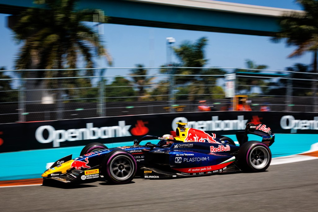 Tsolov gana una frenética carrera sprint de F2 en Miami; Varrone es 4° y Duerksen, 5°