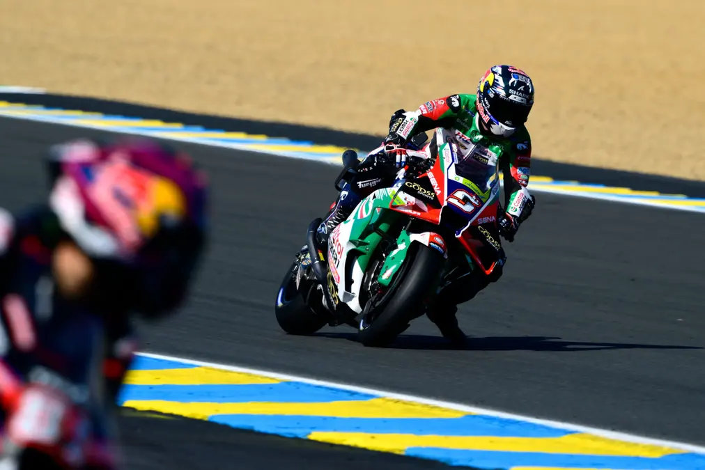 Zarco sorprende y es el veloz del viernes en Le Mans; Marc Márquez, fuera de Q2