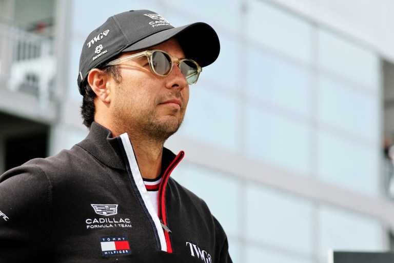 Pérez analisa mercado e procura Williams por vaga em 2027. Ocon sonda Aston Martin