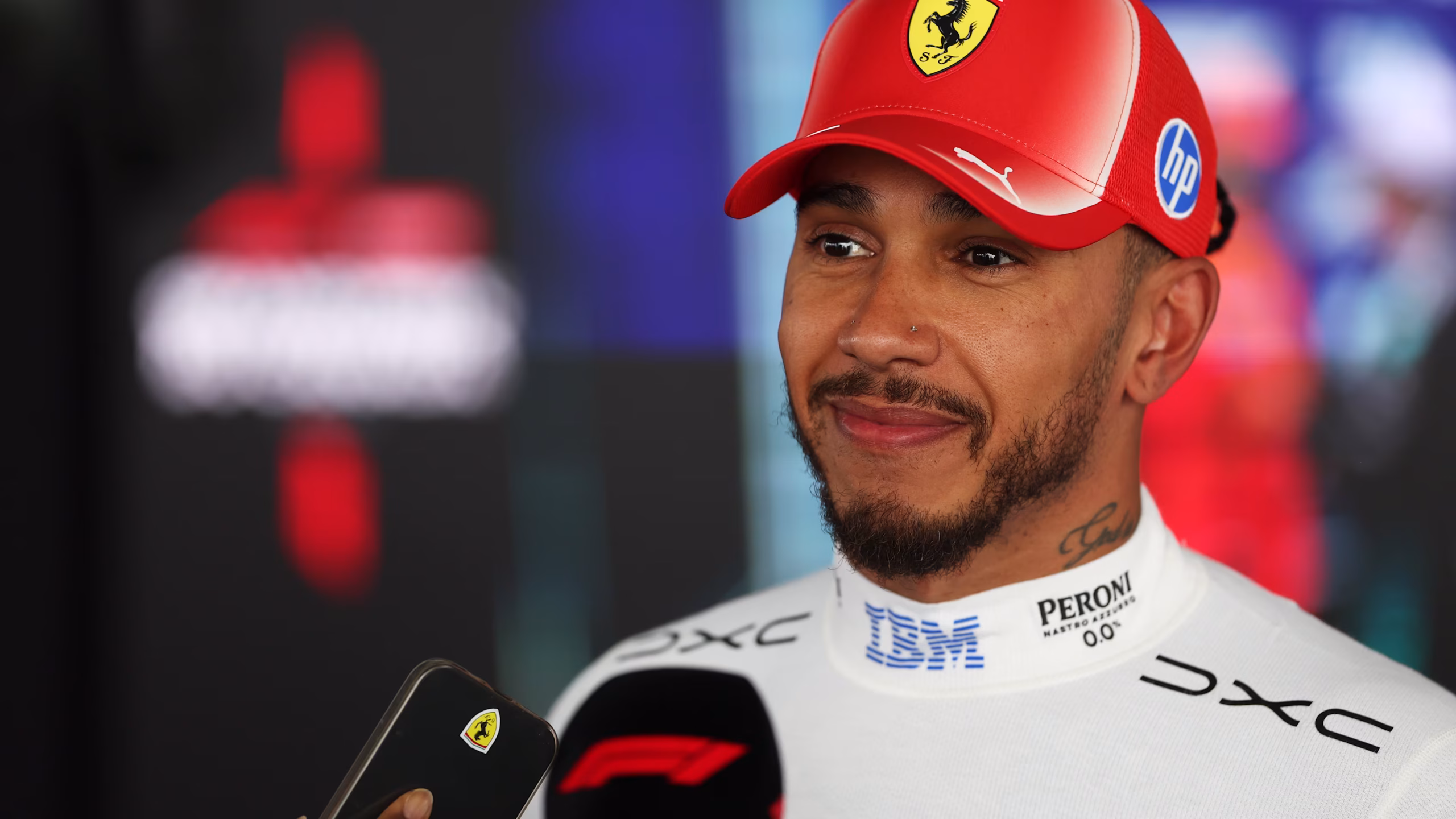 Hamilton relata etapa “incrível” junto da mãe no Canadá: “Meu amuleto da sorte”