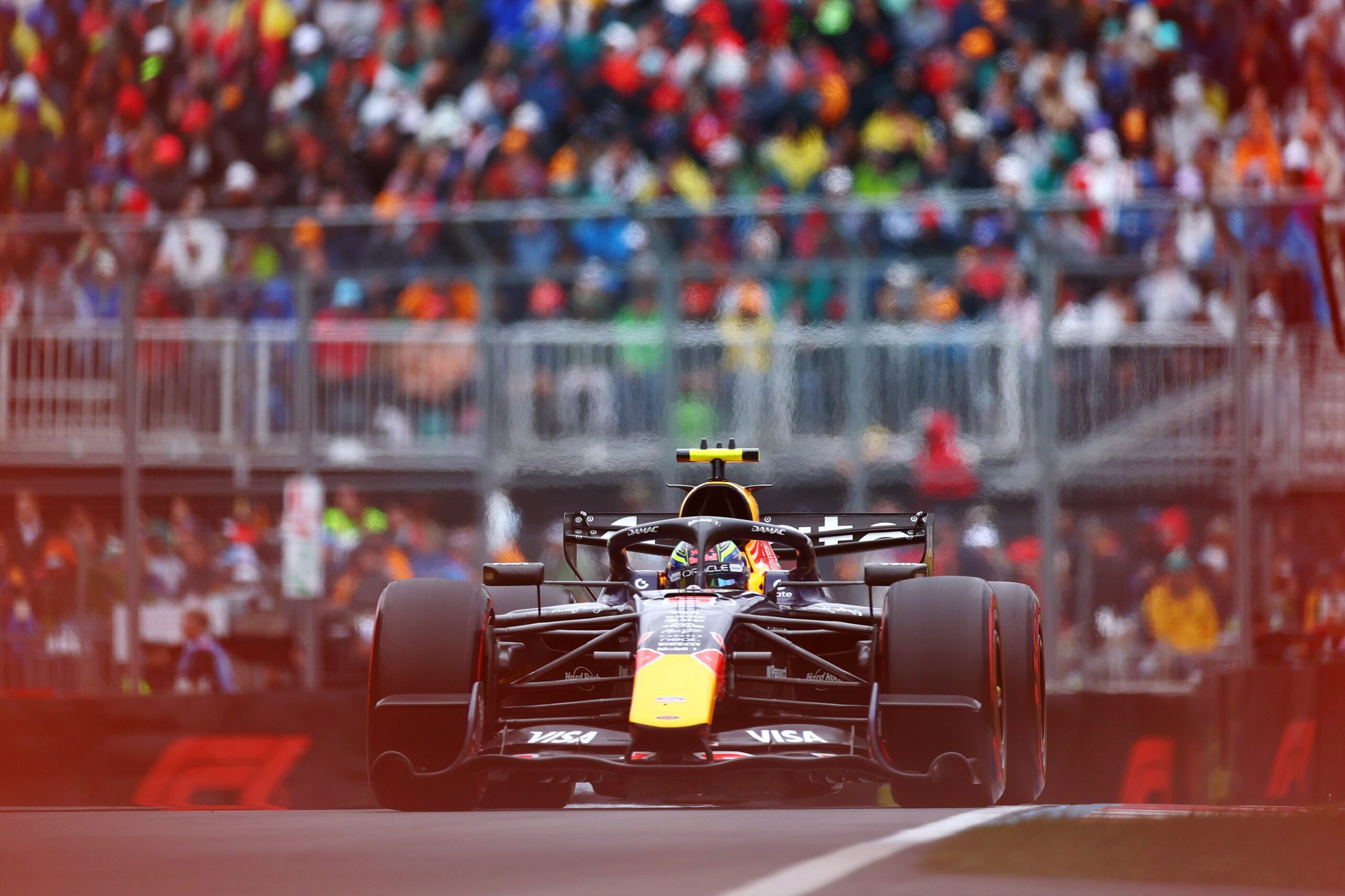 Hadjar estranha desconforto com carro da Red Bull no GP do Canadá: “Sensação mudou”