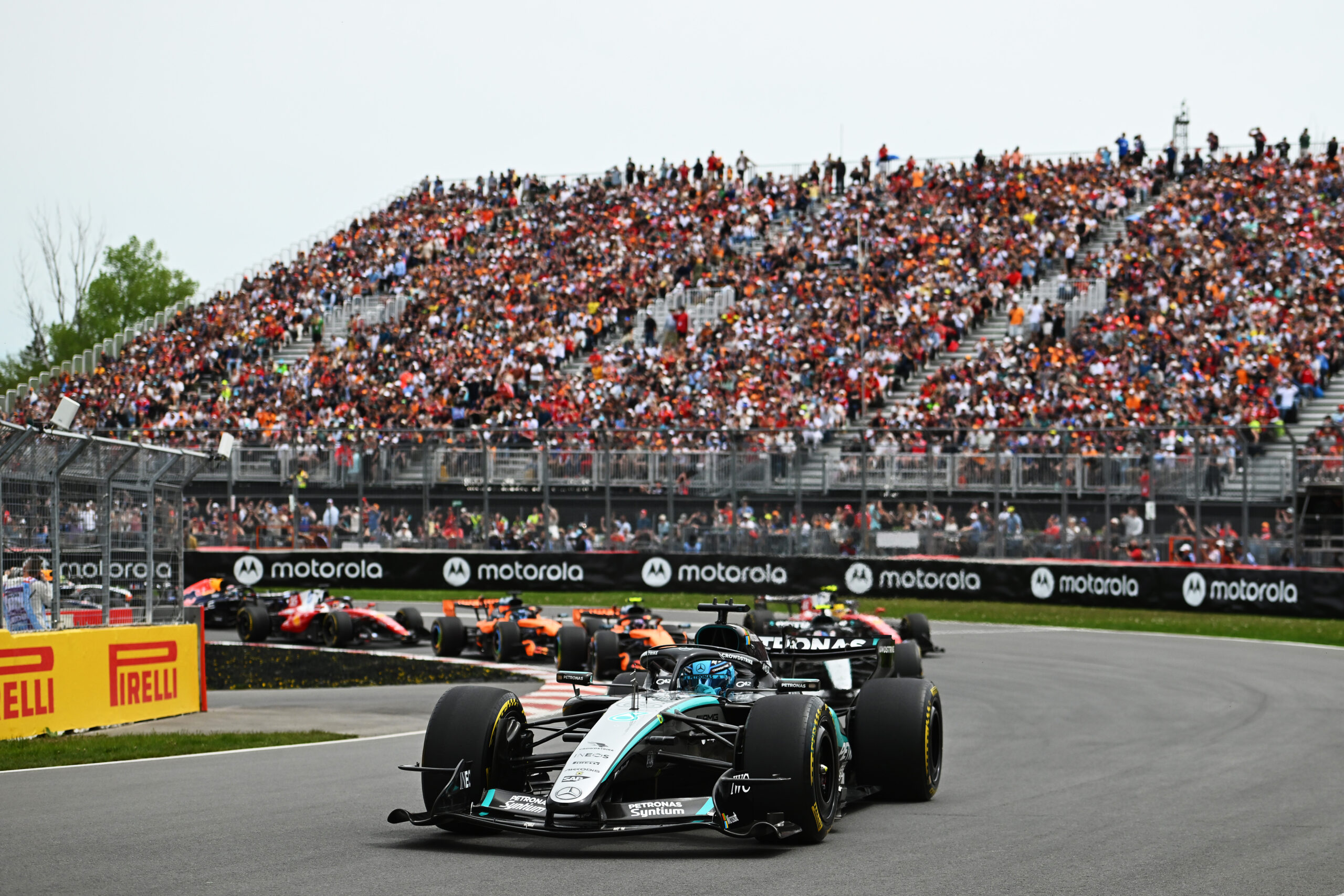 FIA recebe apoio de equipes em debate sobre corridas mais curtas na F1 a partir de 2027