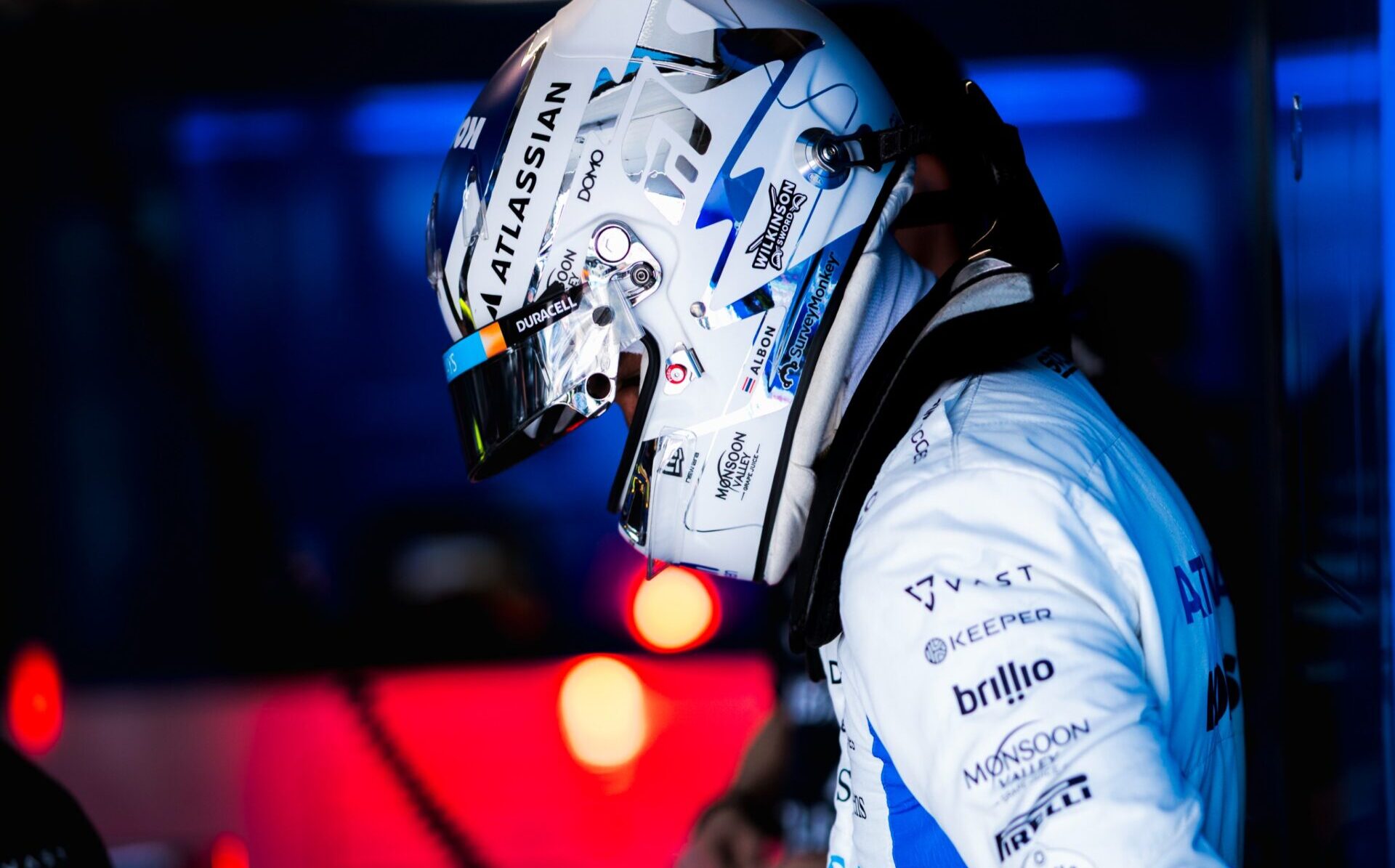 Albon dá de ombros para atualizações e diz que problemas da Williams “não serão resolvidos”