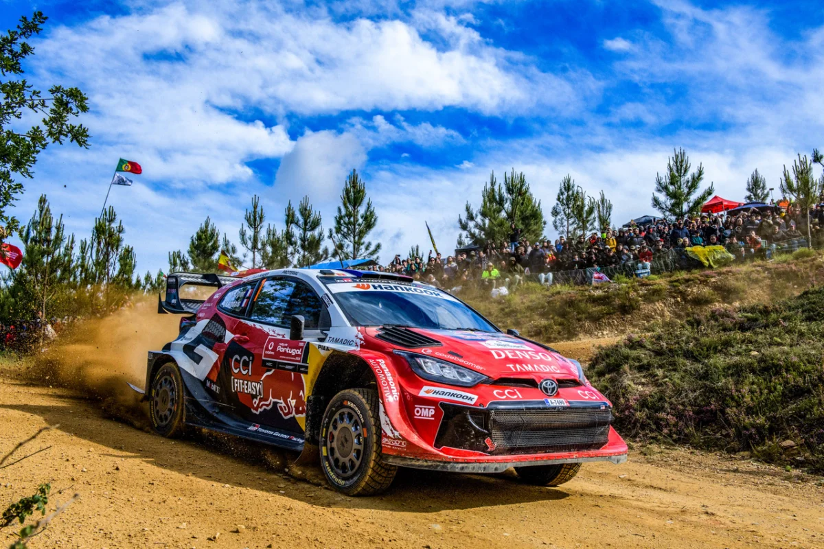 Ogier lidera segunda jornada del WRC en Portugal tras pinchazo de Fourmaux