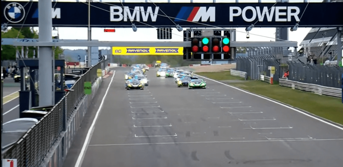 Lamborghini #130 queima largada e assume ponta das 24H de Nürburgring