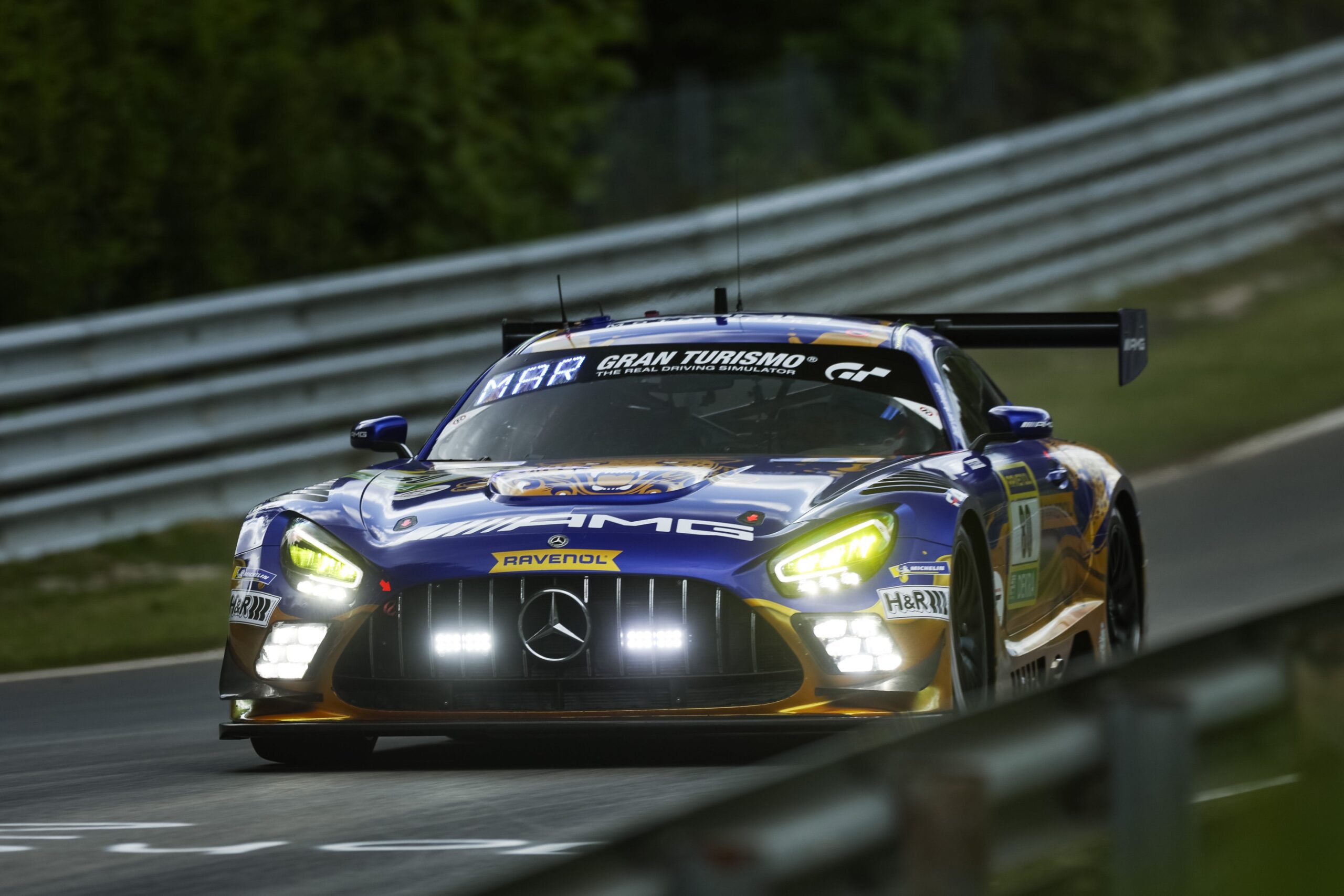 Mercedes #80 supera #3 de Verstappen e lidera 24H de Nürburgring após 10 horas