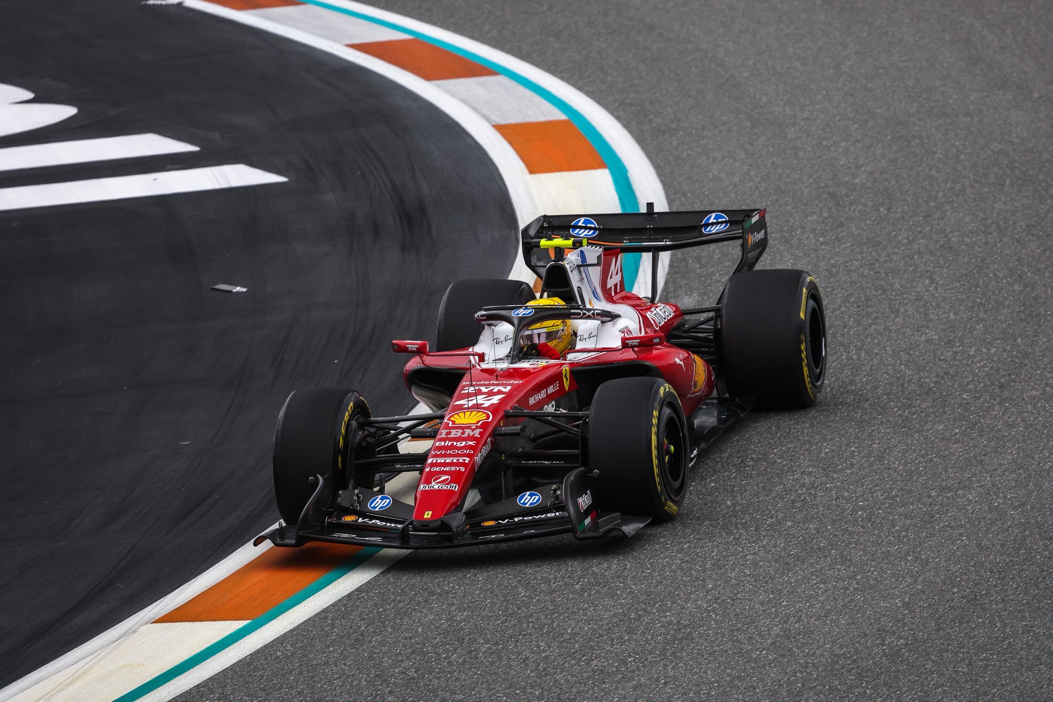Hamilton explica falta de desempenho com Ferrari em Miami: “Nada que eu pudesse fazer”