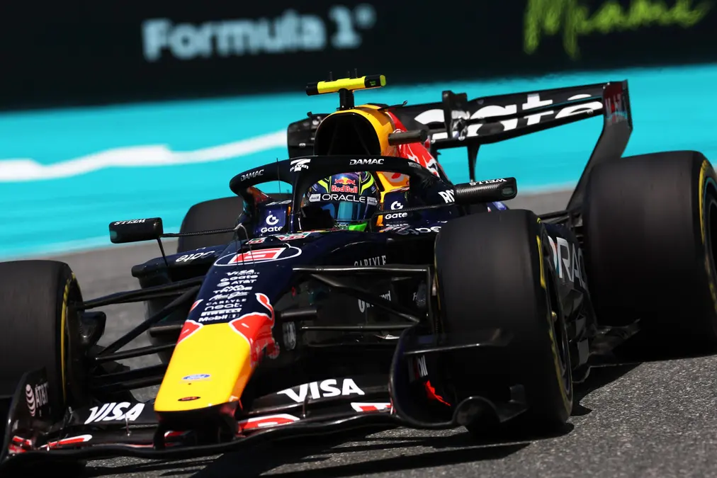 Red Bull niega que copió a Ferrari el alerón ‘Macarena’ en la F1 2026