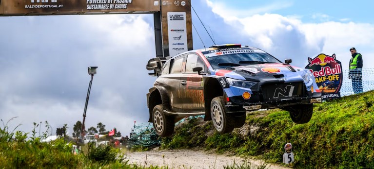 Neuville se lleva el triunfo en el Rally de Portugal tras los dramas de Ogier