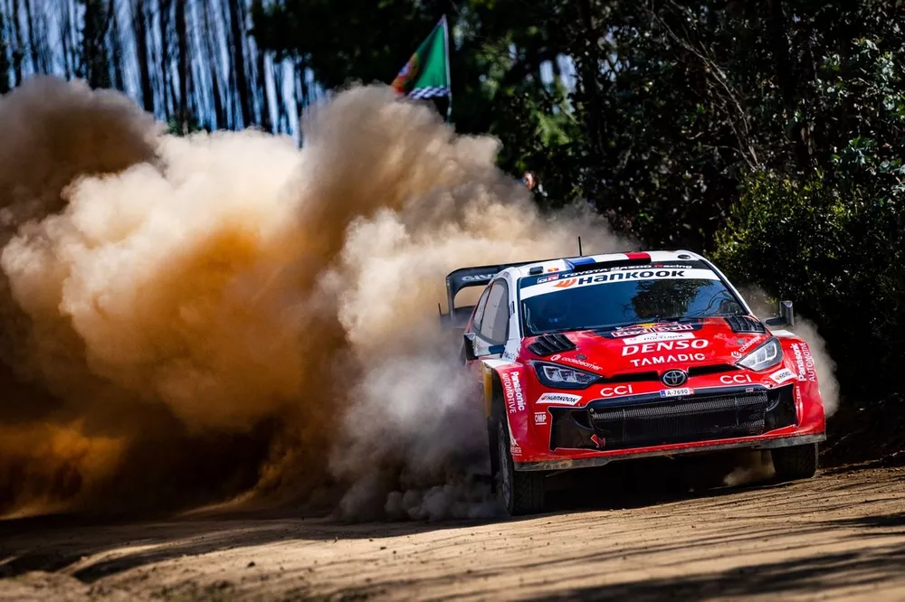 Ogier amplía su ventaja en la segunda jornada y lidera el Rally de Portugal