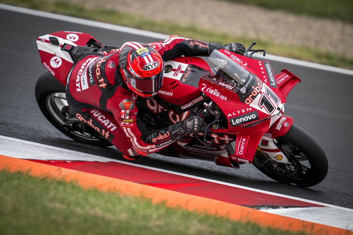 Bulega varre fim de semana na Tchéquia e amplia vantagem na liderança do WSBK 2026