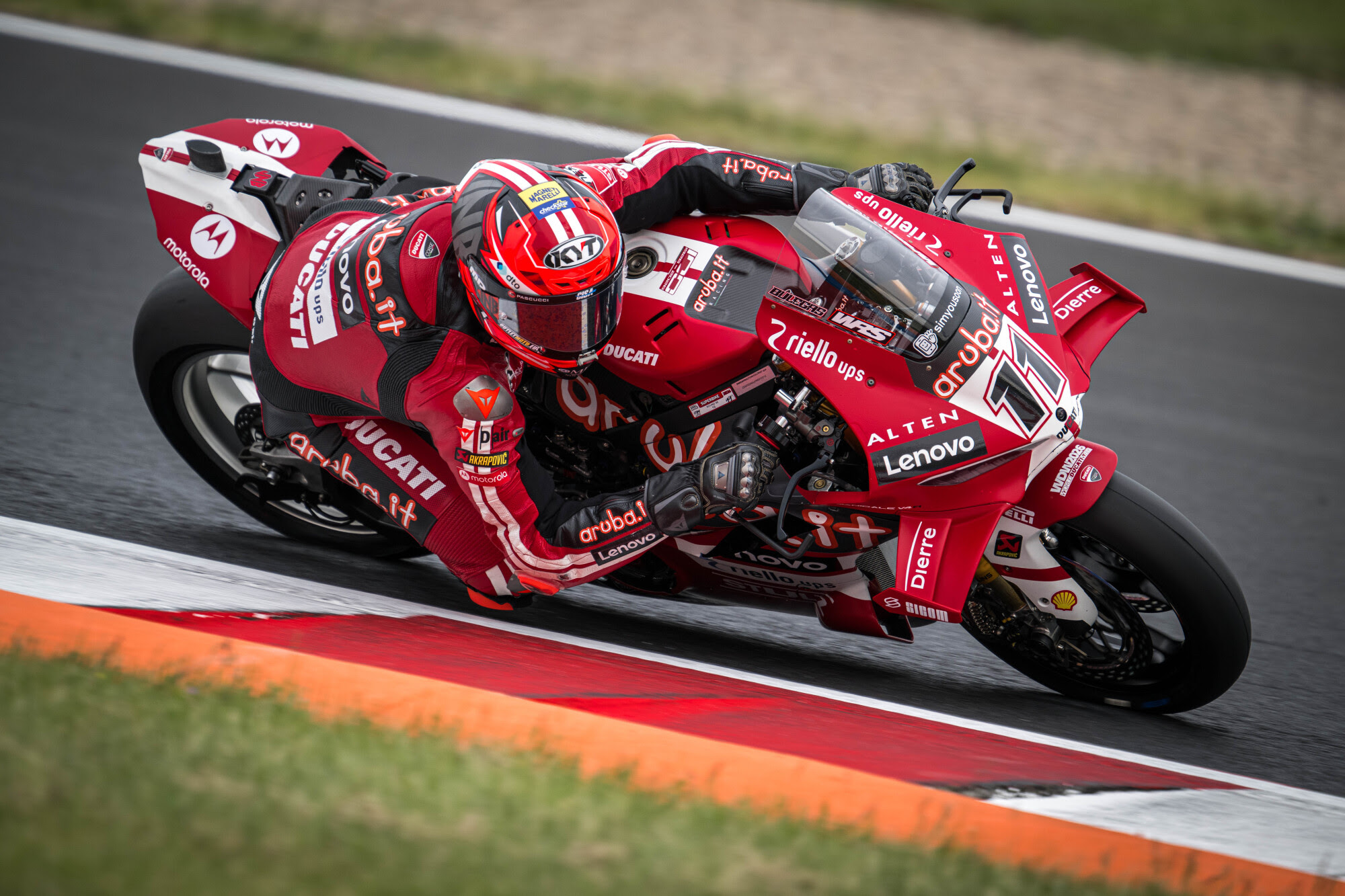 Bulega vence duelo contra Lecuona e puxa 1-2 da Ducati na corrida 1 do WSBK na Tchéquia