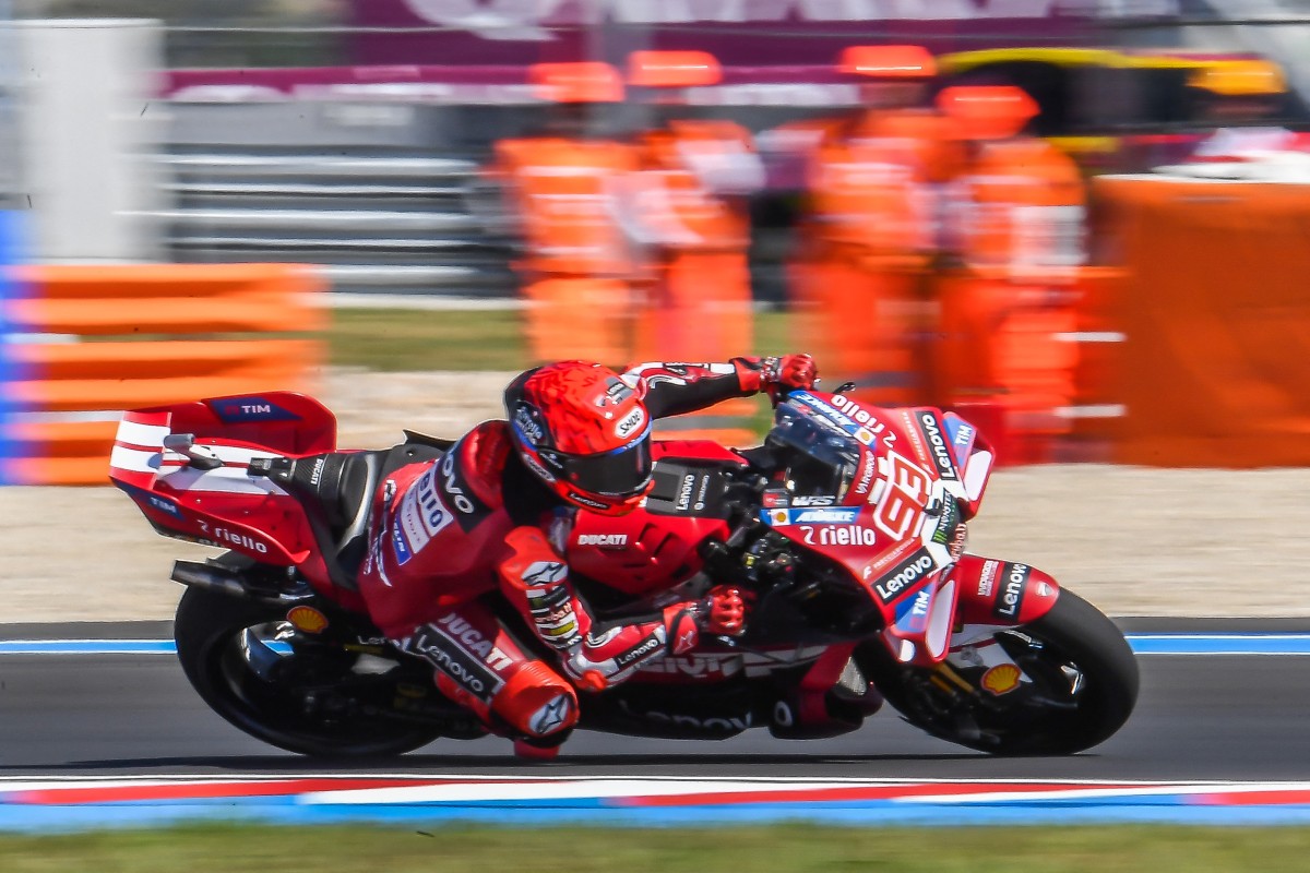 Marc Márquez celebra 100ª vitória e agradece a médicos por retorno: “Muitas renúncias”