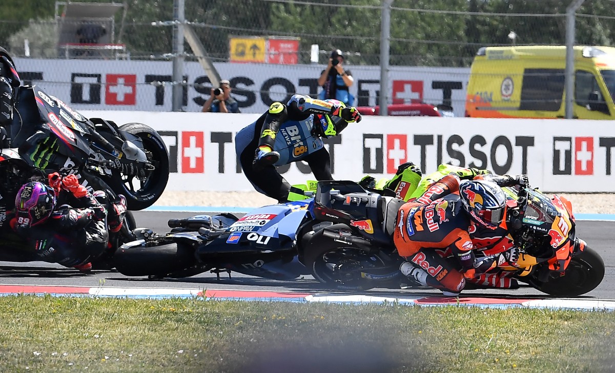 Como Martín e Bezzecchi: relembre momentos clássicos de fogo amigo na MotoGP