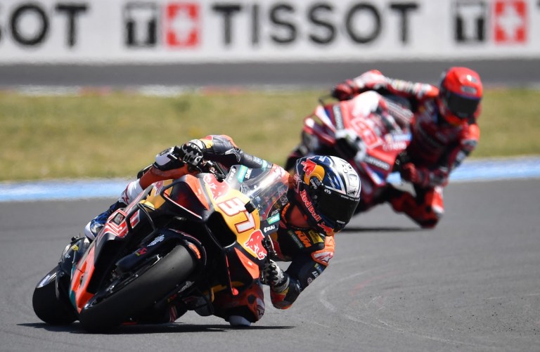 Acosta afasta pressão por desafio ao lado de Marc Márquez na Ducati: “Estou começando”