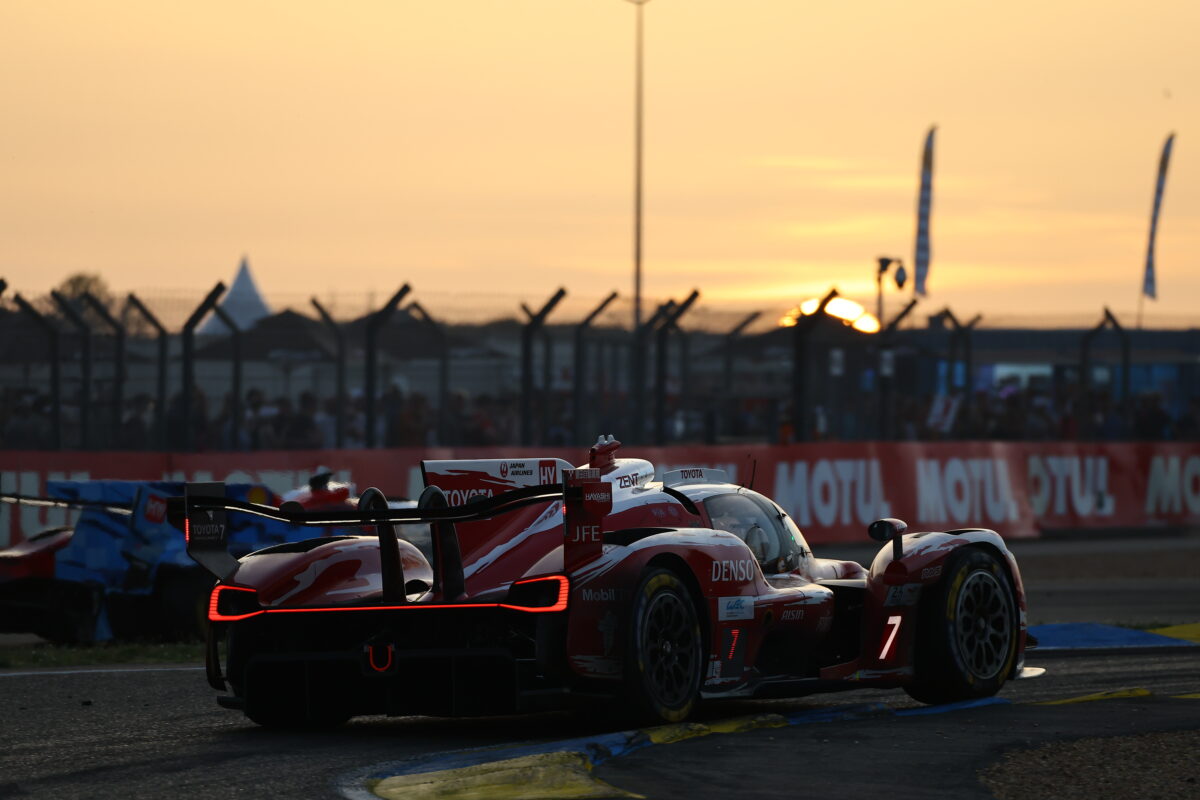 Toyota #7 abre última hora em Le Mans na ponta. Fittipaldi e Barrichello buscam pódio