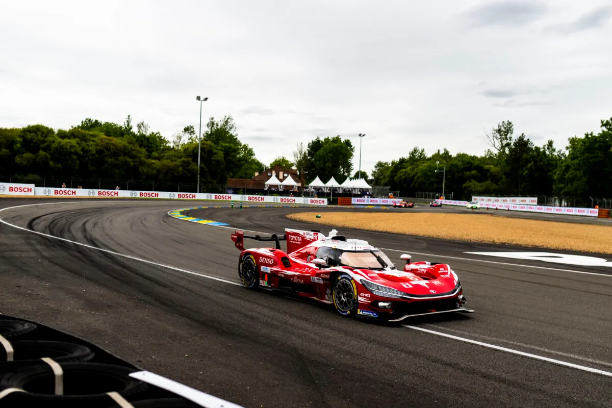 Buemi lidera la primera hora en Le Mans; López es 3° en LMGT3