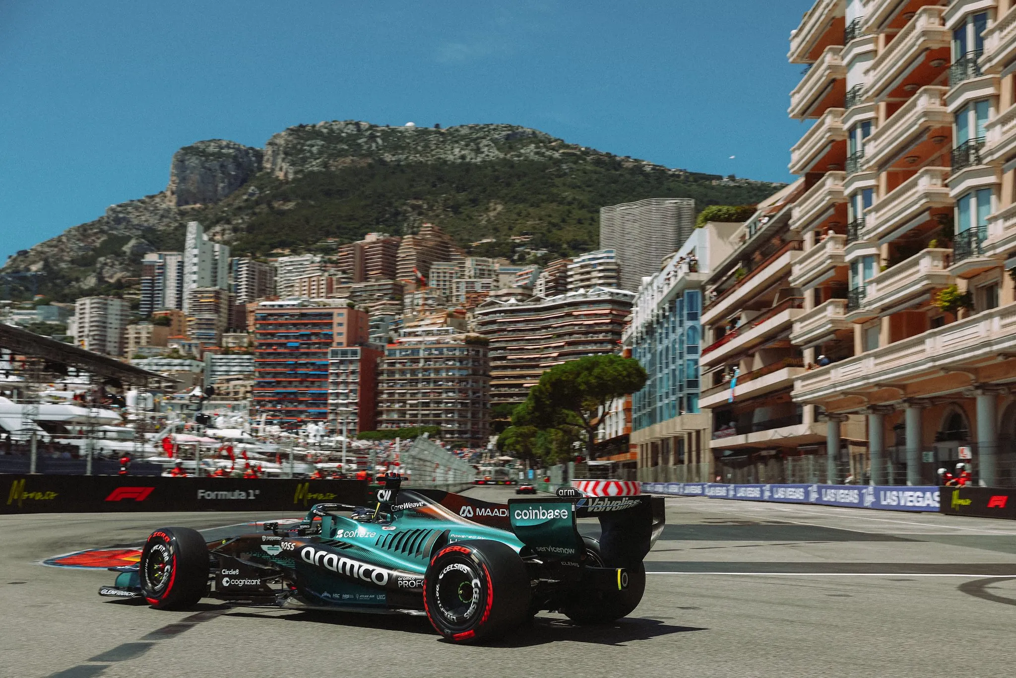 Aston Martin admite que las actualizaciones del AMR26 “están lejos”