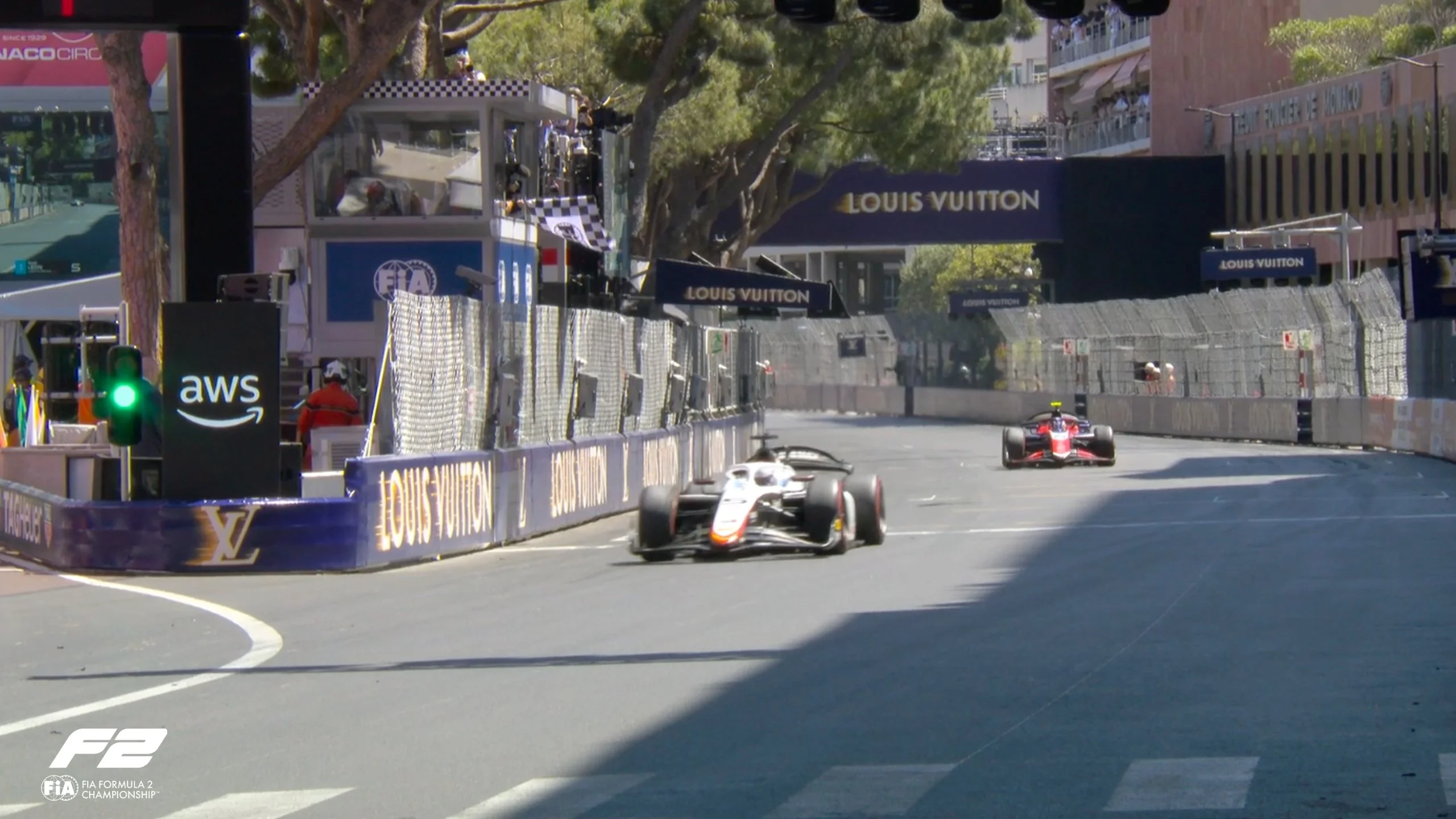 León vence de punta a punta la sprint de F2 en Mónaco; Varrone, 12°