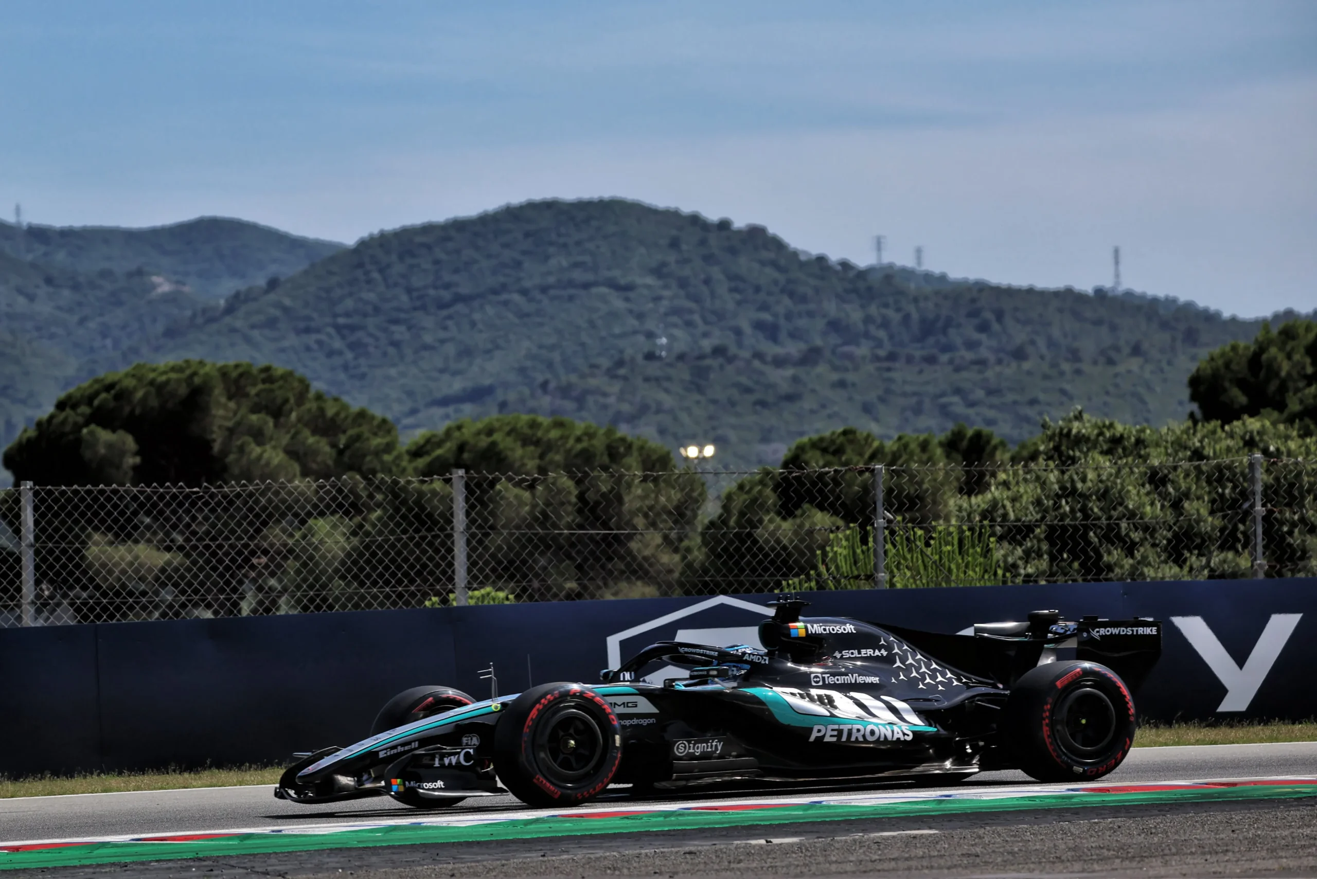 Russell resurge y marca la pole del GP de Barcelona; Colapinto, 13°