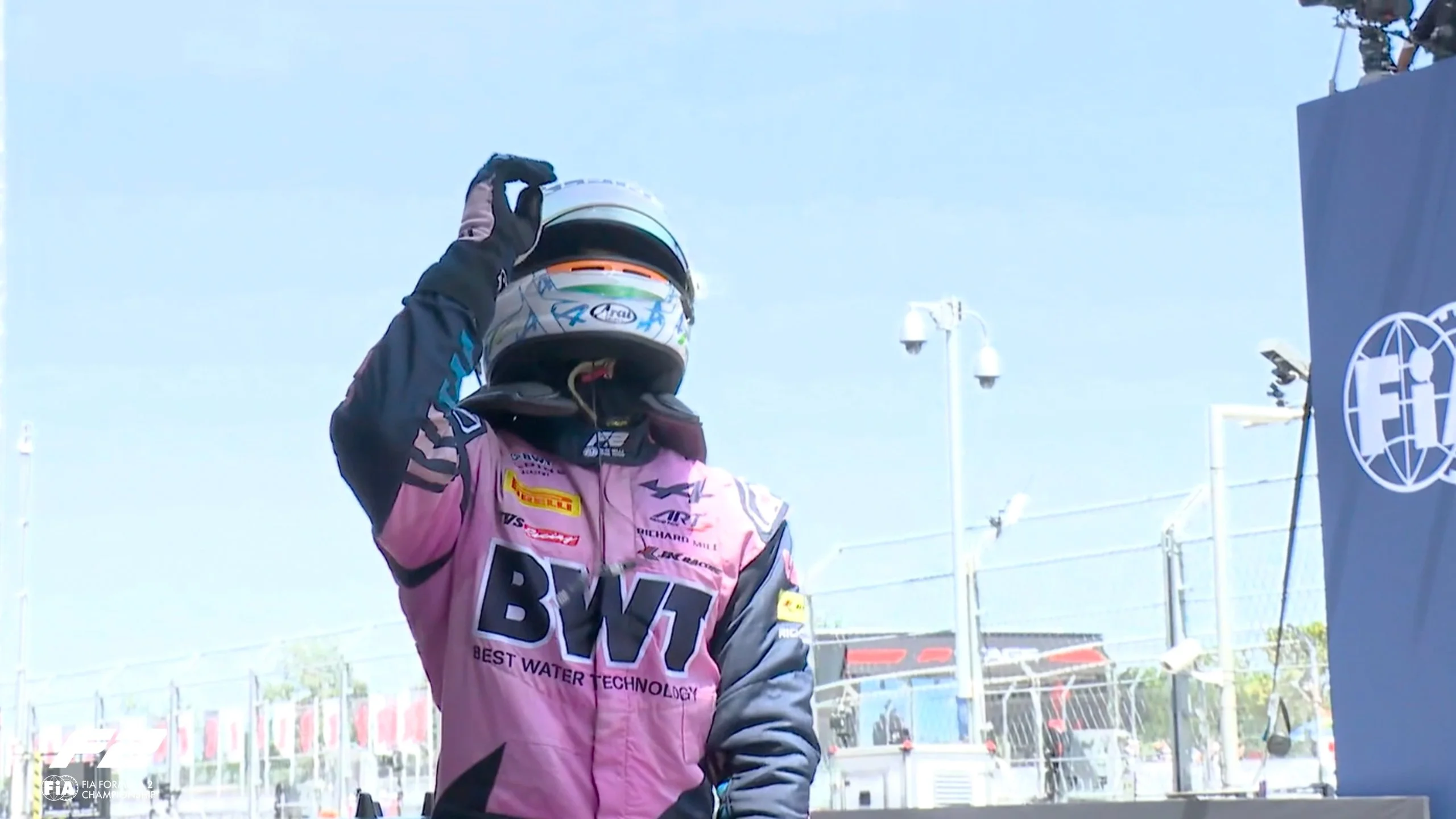 Maini vence la carrera sprint de F2 en Barcelona; Varrone es 10°