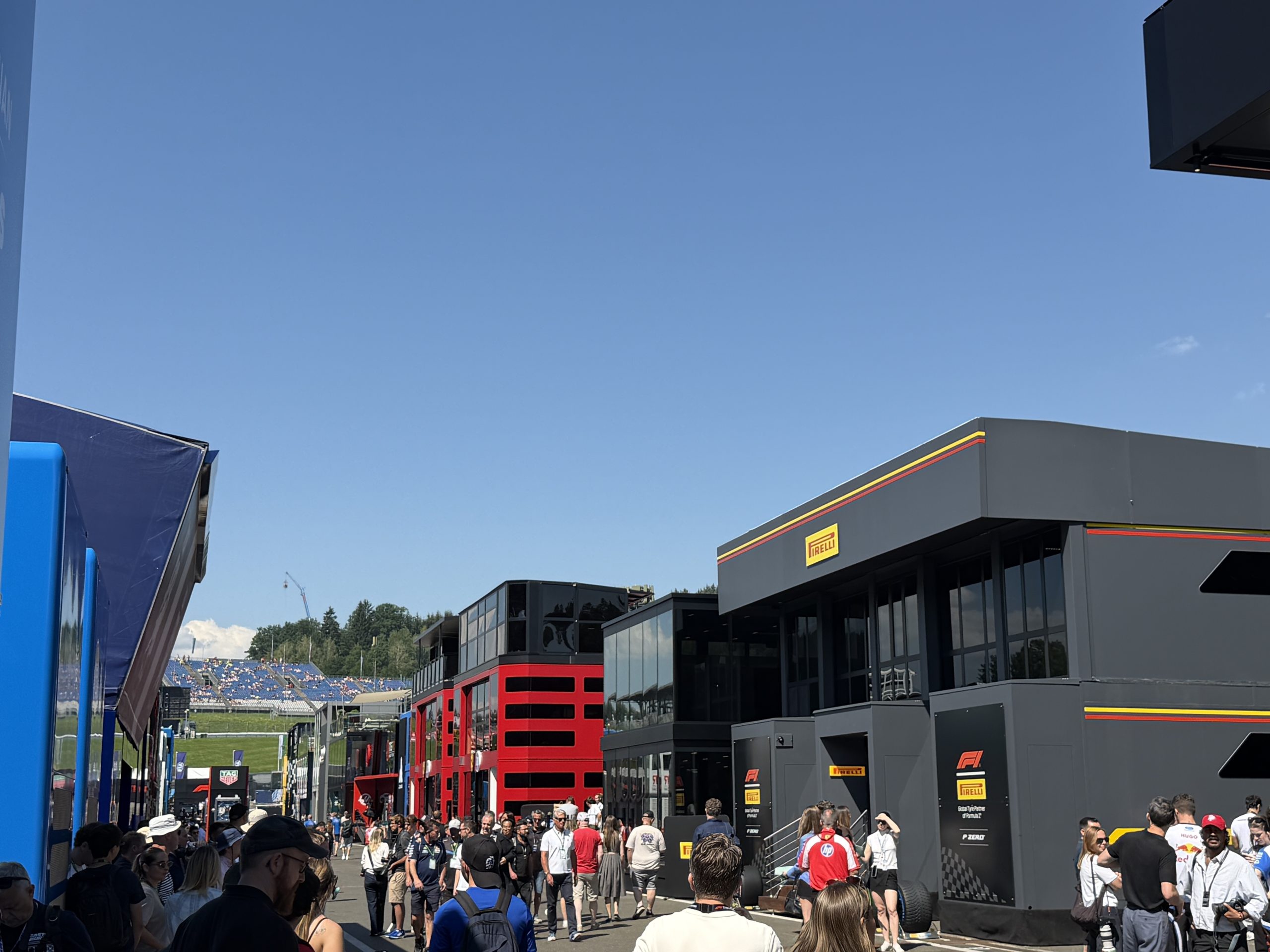 F1 realiza treinos livres do GP da Áustria em sexta-feira de forte calor