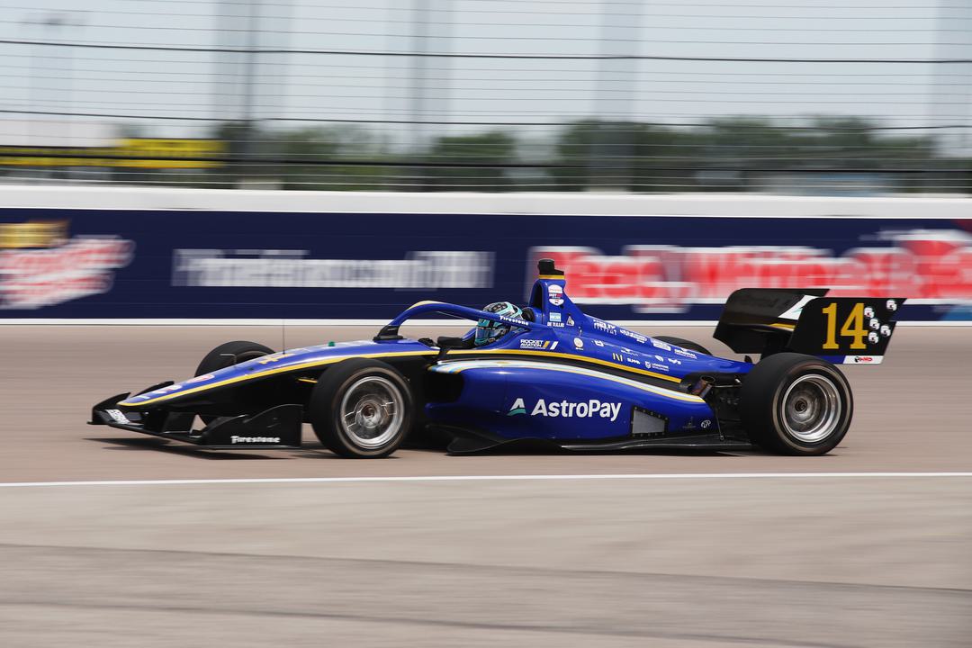 Hughes bate a De Tullio y logra la pole de Indy NXT en Gateway