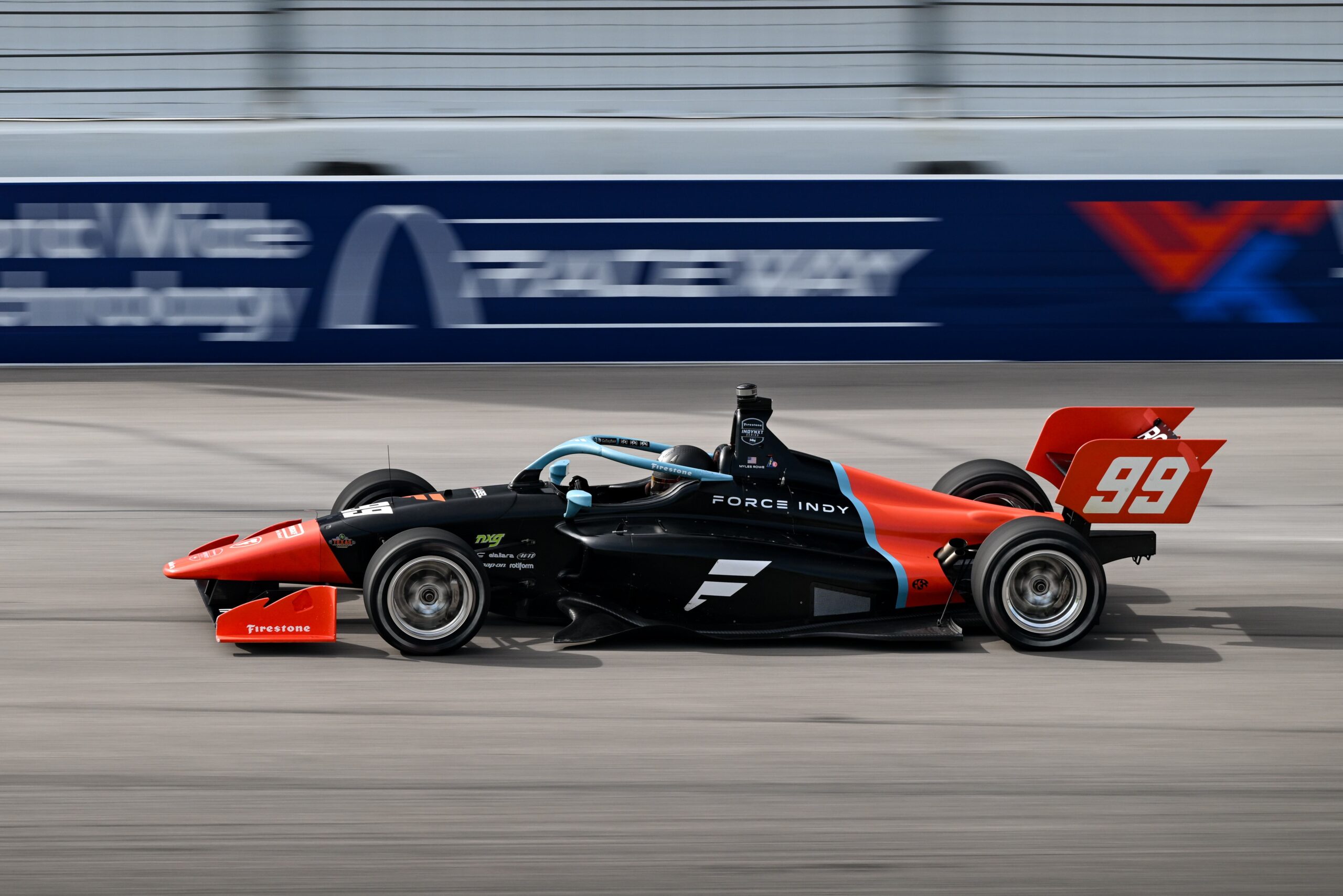 Rowe dá show em St. Louis e vence na Indy NXT após largar em último. Fittipaldi é 13º