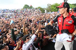 Marc Márquez encuentra ritmo en Mandalika, pero Aprilia amenaza su asalto al liderato