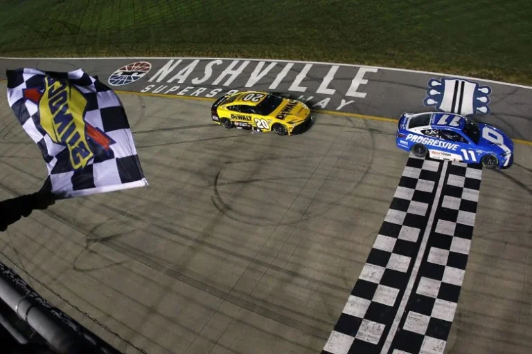 Hamlin se recupera de una sanción y gana la carrera de NASCAR en Nashville